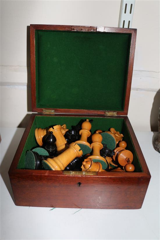 A Jaques Staunton pattern ebony and boxwood club chess set, king 4.25in.